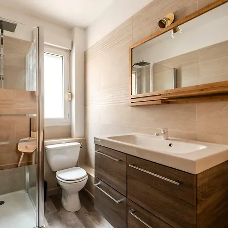 Chic + Balcony - Hyper Center *