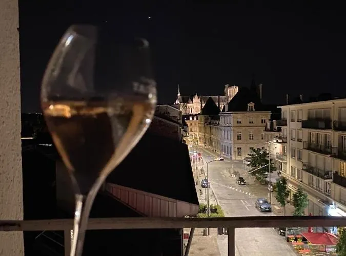 Apartmán Chic + Balcony - Hyper Center *