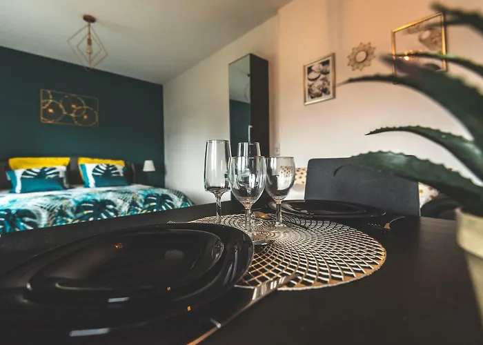 Chic + Balcony - Hyper Center Apartmán Remeš