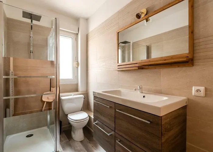 Chic + Balcony - Hyper Center *